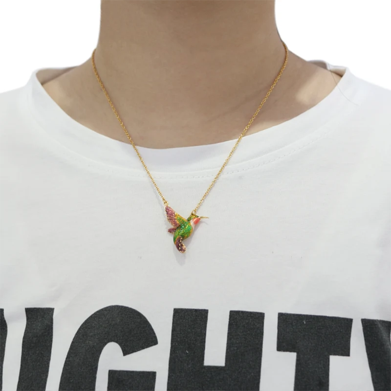 Collier de colibri en émail