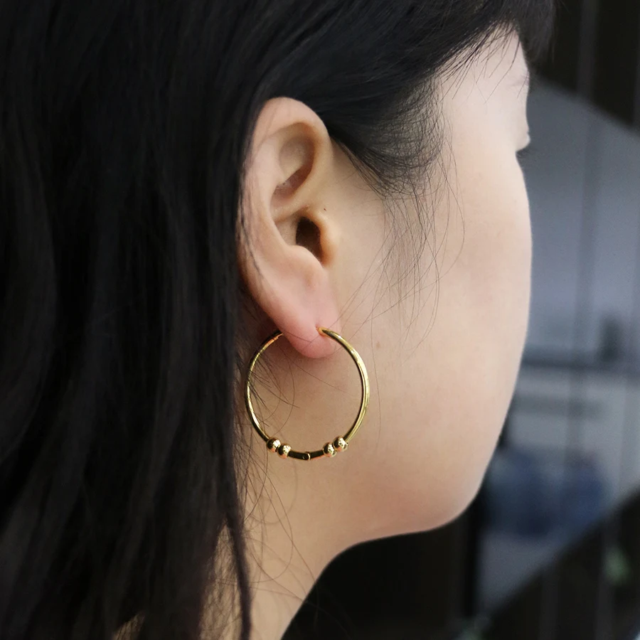 Laiton plaqué or avec des boucles d'oreilles en cercle de perles